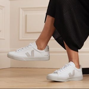 VEJA White Leather low top sneakers White leather light grey suede logo  size 8